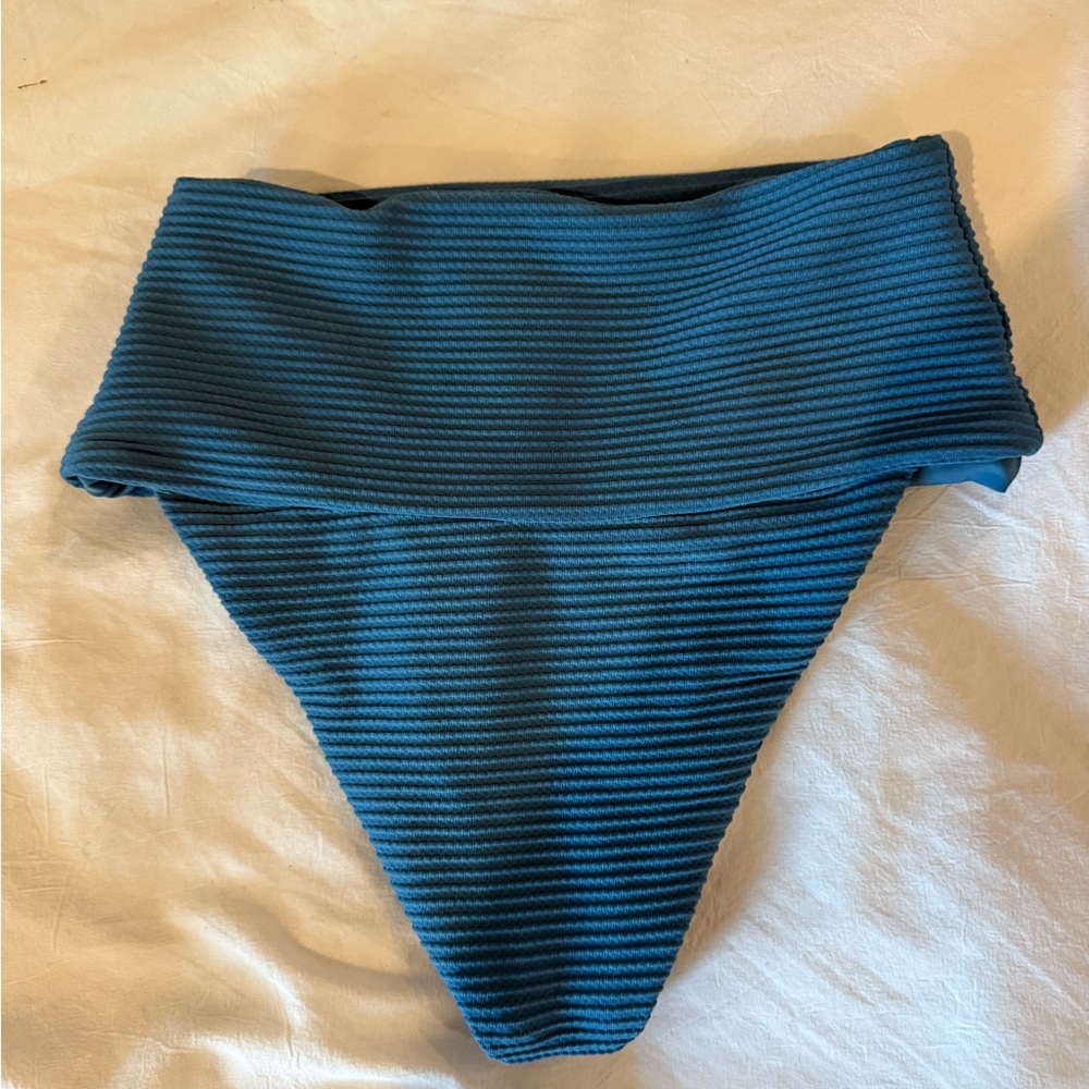L*SPACE Desi Bikini Bottom XS - Picture 6 of 7